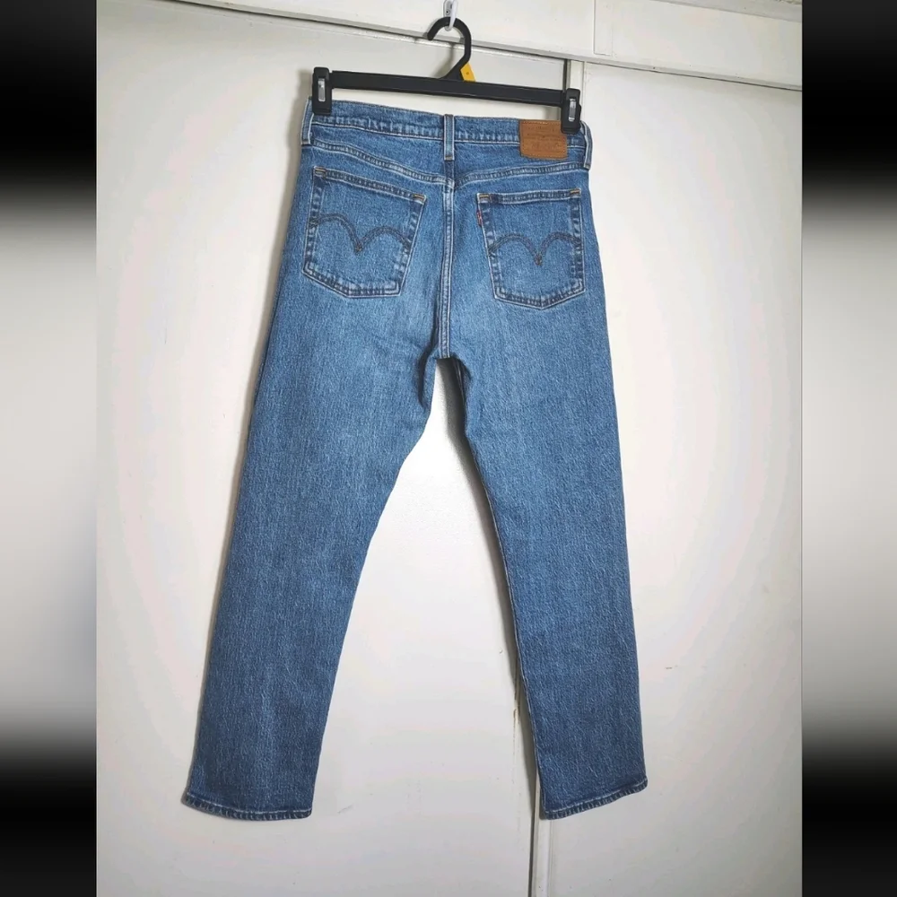 Levi's Premium Wedgie Straight Women's Jeans Buttons Fly Medium Wash 28. - Picture 4 of 16